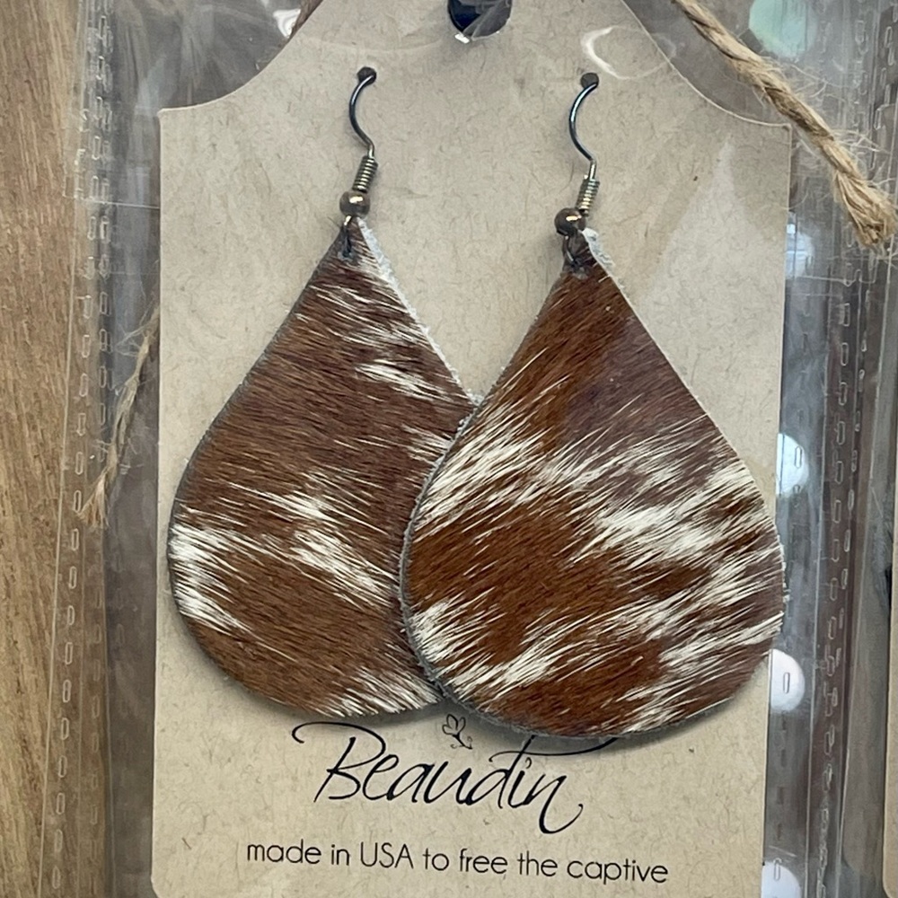 BEAUDIN -  Hershey Teardrop Hair on Hide Earrings in Brown & White
